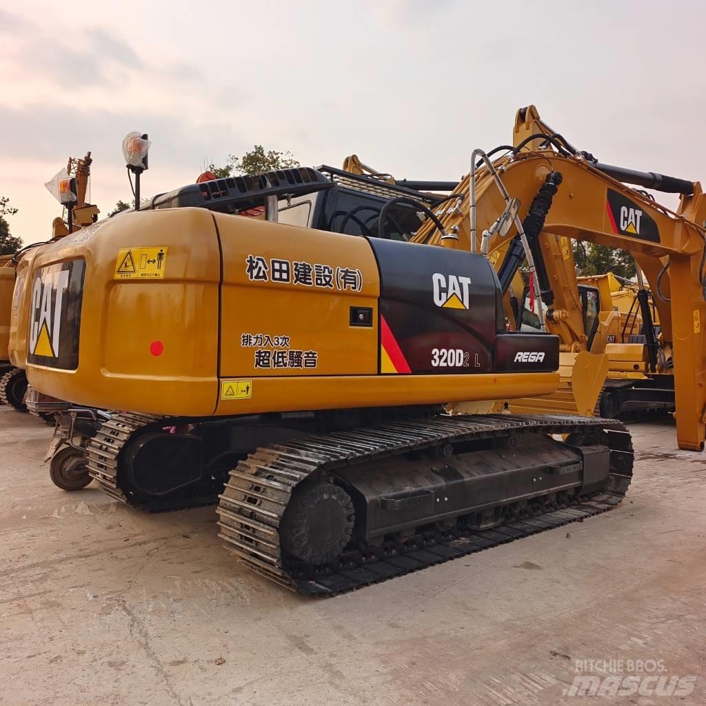 CAT 320 D حفارات زحافة