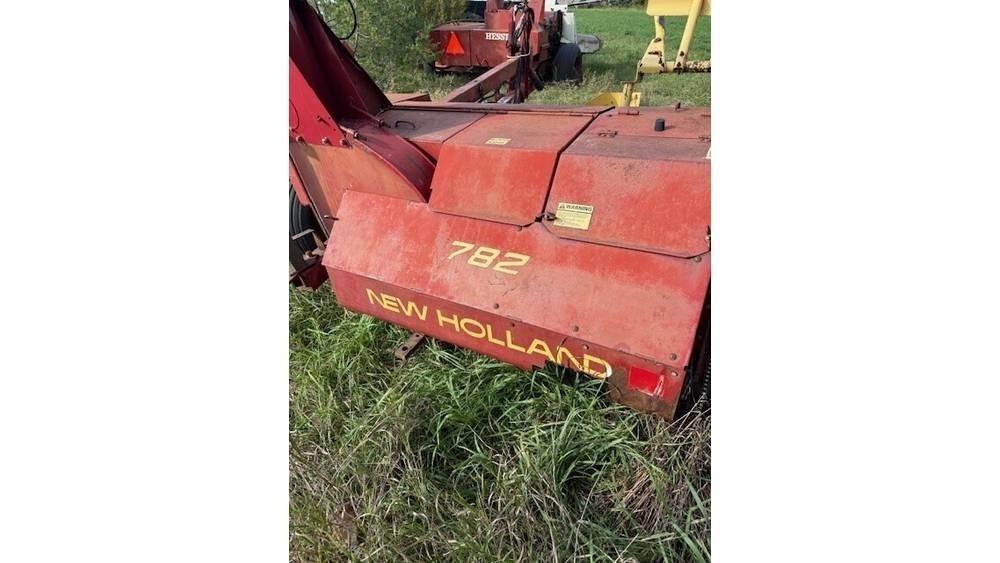 New Holland 782 حصادات الأعلاف