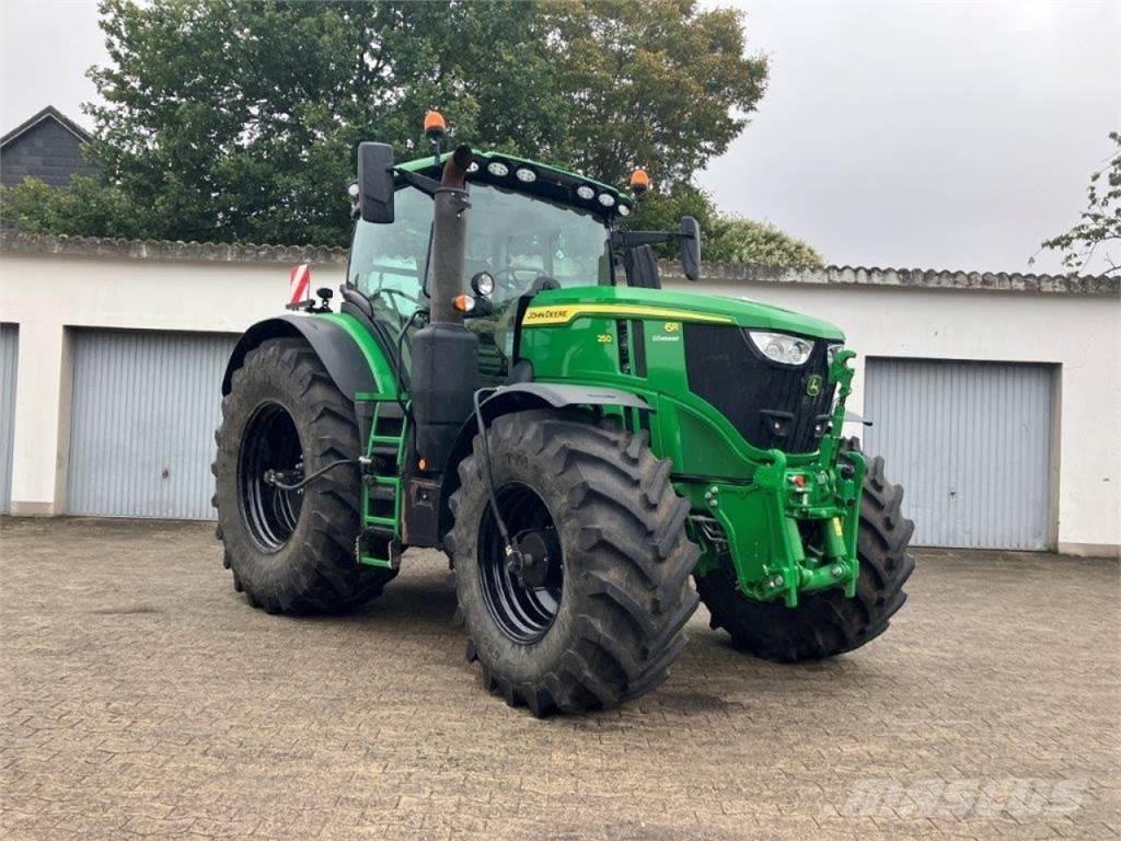 John Deere 6R 250 الجرارات