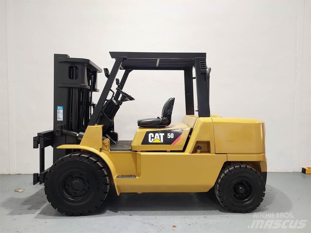 CAT DP50K MC شاحنات الديزل