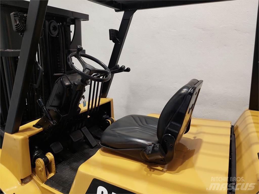 CAT DP50K MC شاحنات الديزل