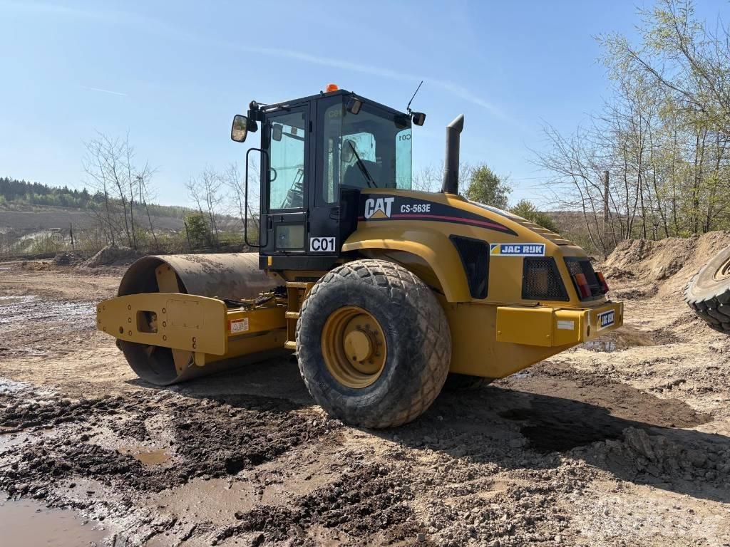 CAT CS 563 E مداحل أحادية الأسطوانة