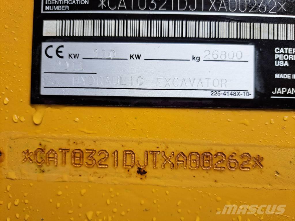 CAT 321 D حفارات زحافة