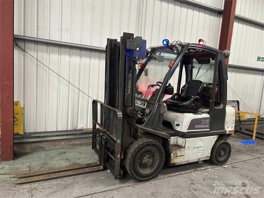 Nissan U1D2A25 شاحنات LPG