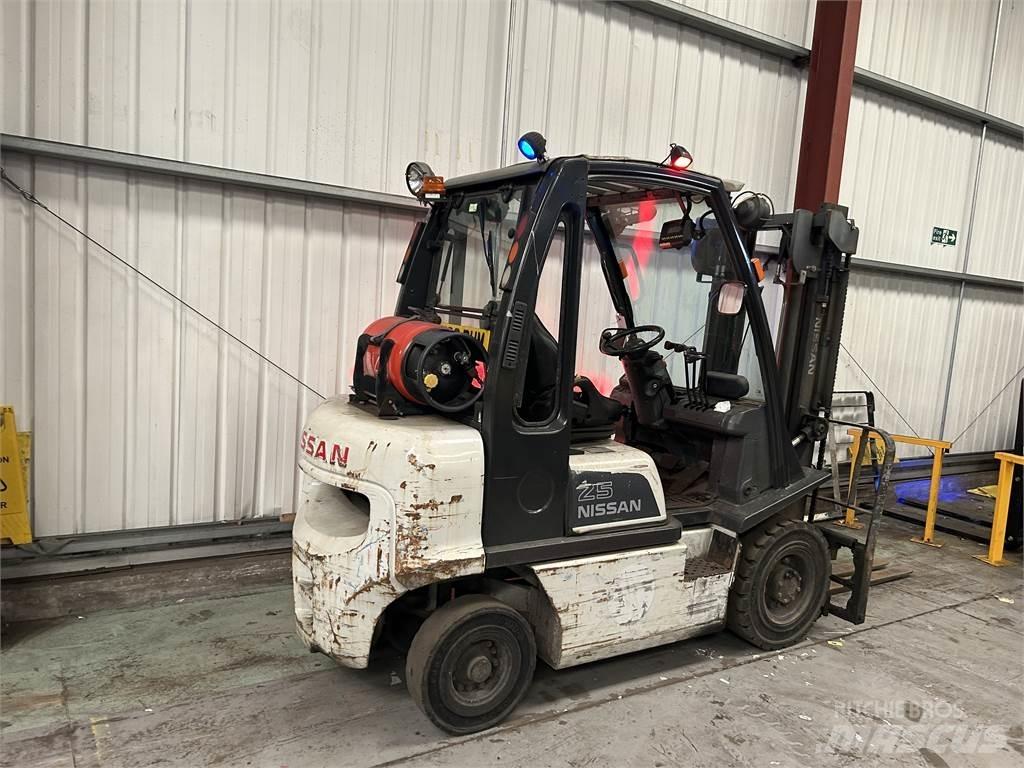 Nissan U1D2A25 شاحنات LPG
