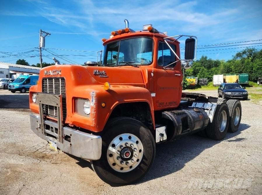 Mack R 688 ST وحدات الجر