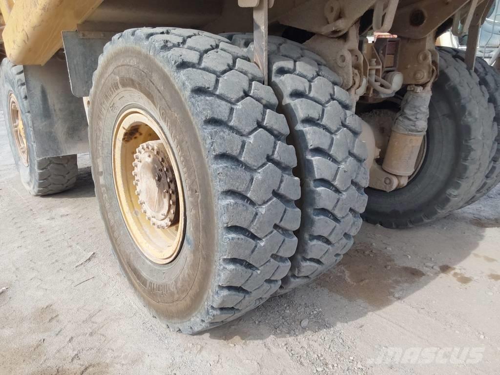 CAT 771 D شاحنات المخلفات الصلبة