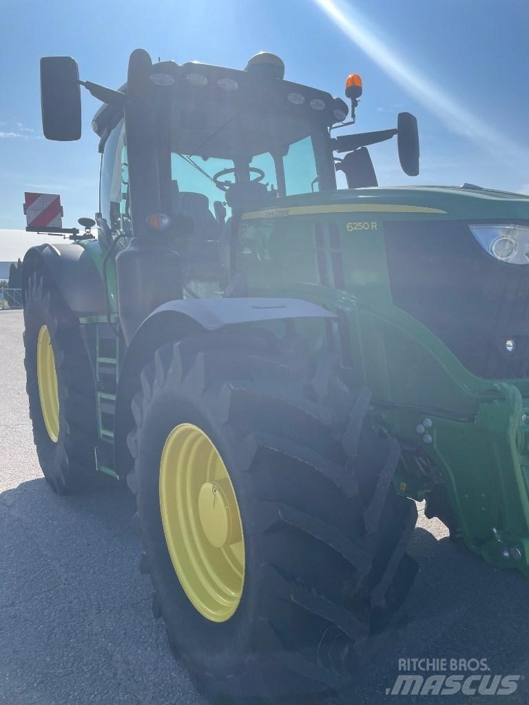 John Deere 6250 R الجرارات