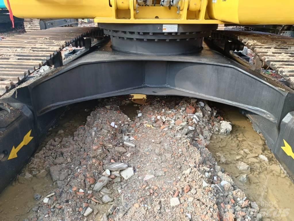 Komatsu PC 200-8 حفارات زحافة