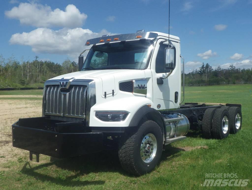 Western Star 47 X شاحنات بمقصورة وهيكل