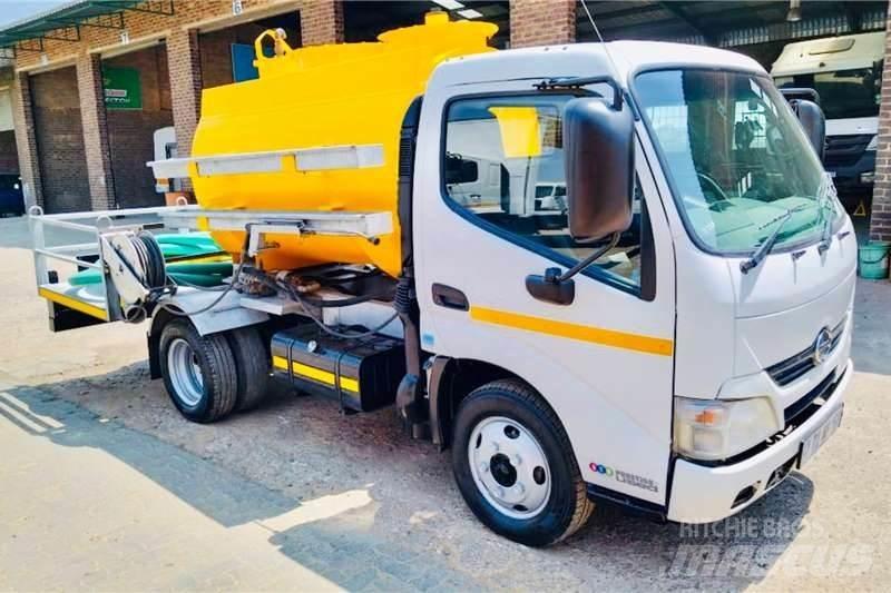 Hino 300 614 شاحنات أخرى