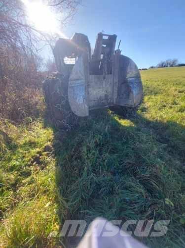 Timberjack 240C ساحبات الأشجار