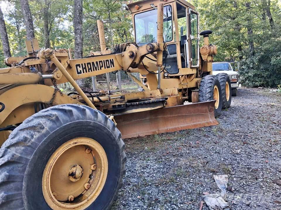 Champion 715 معدات تمهيد الطرق