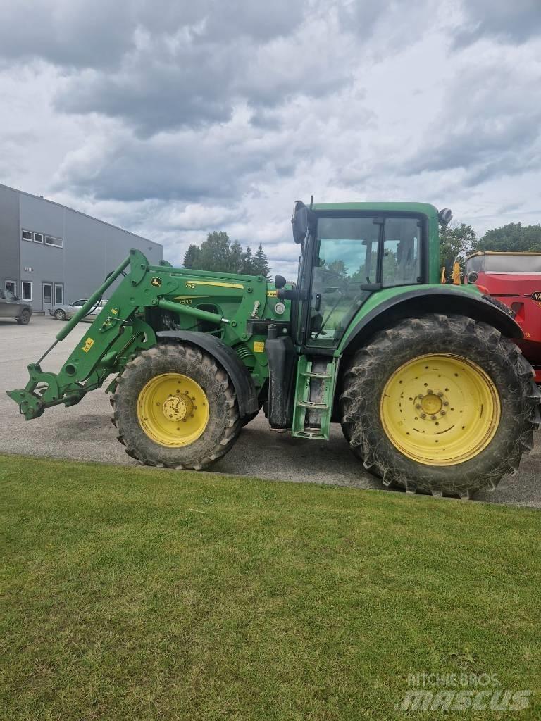 John Deere 7530 الجرارات