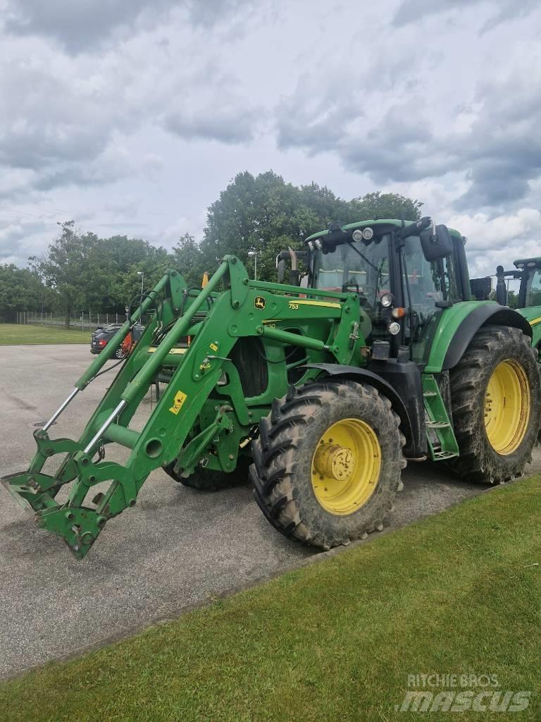 John Deere 7530 الجرارات