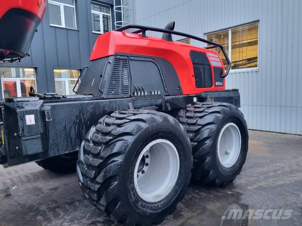 Komatsu 931 XC حصادات