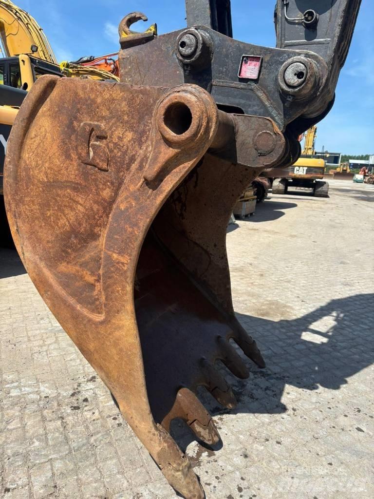 Volvo EC 290 C L حفارات زحافة