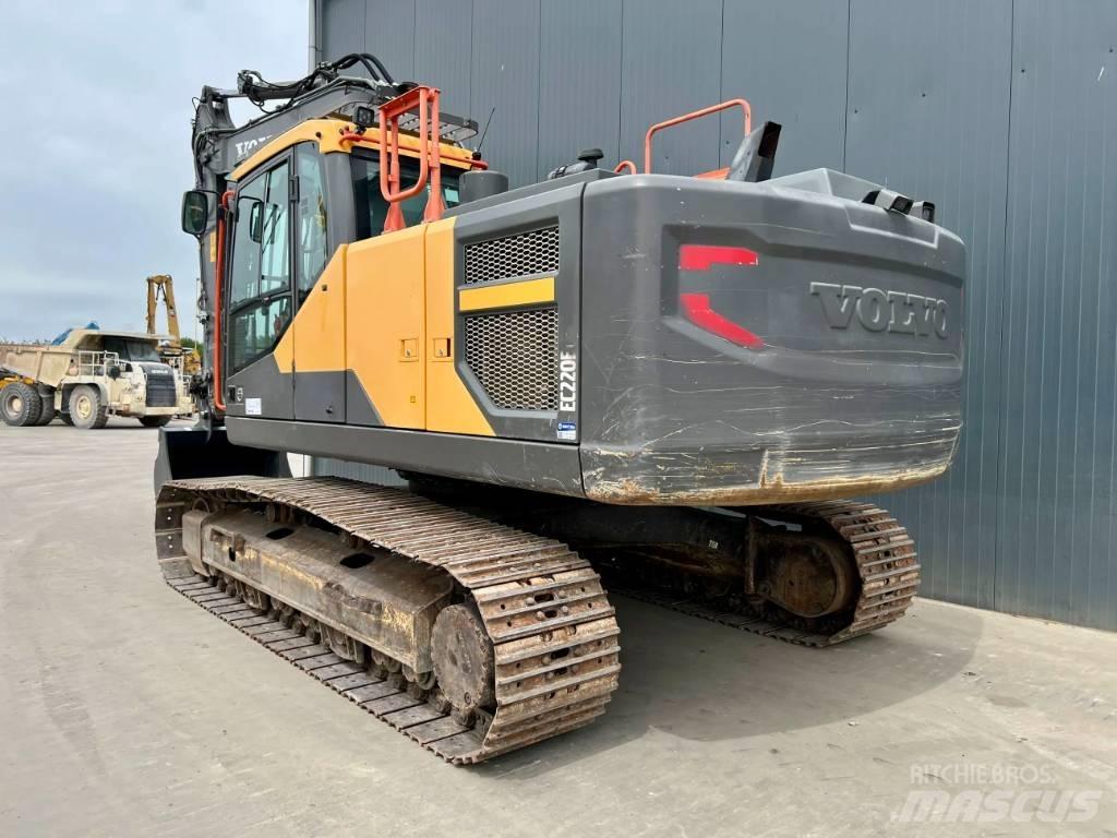 Volvo EC220E L حفارات زحافة