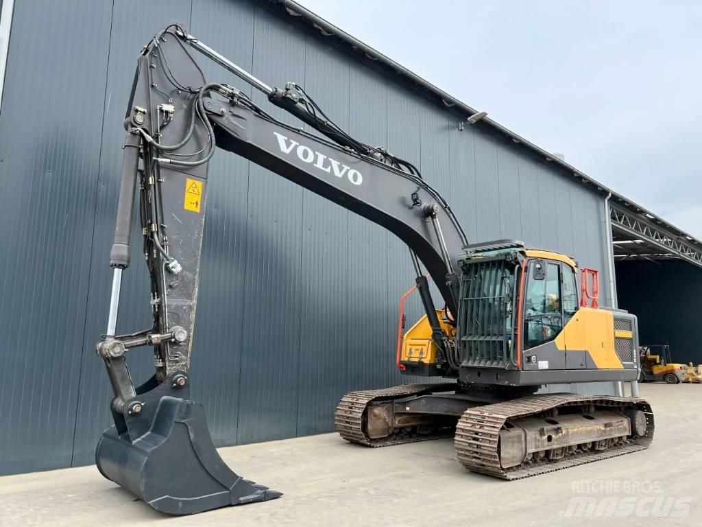 Volvo EC220E L حفارات زحافة