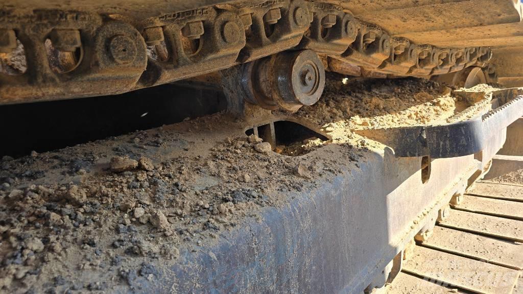 Komatsu PC 210 LC-8K حفارات زحافة