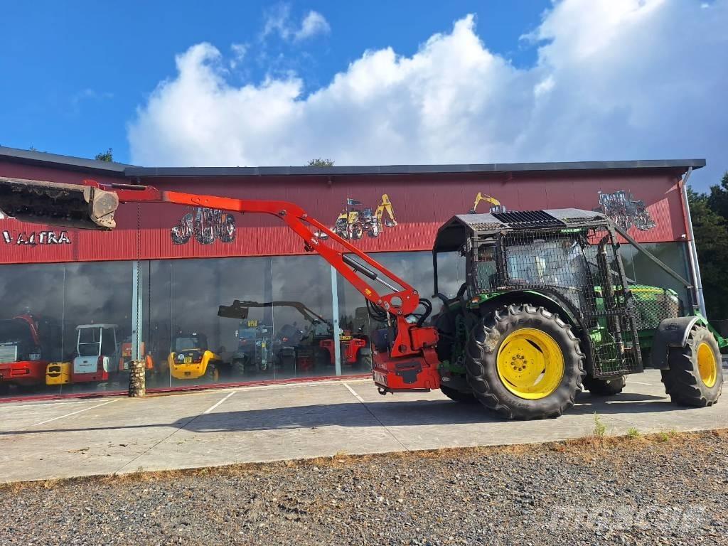John Deere 6115 R الجرارات