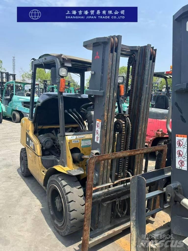 CAT 30 شاحنات الديزل