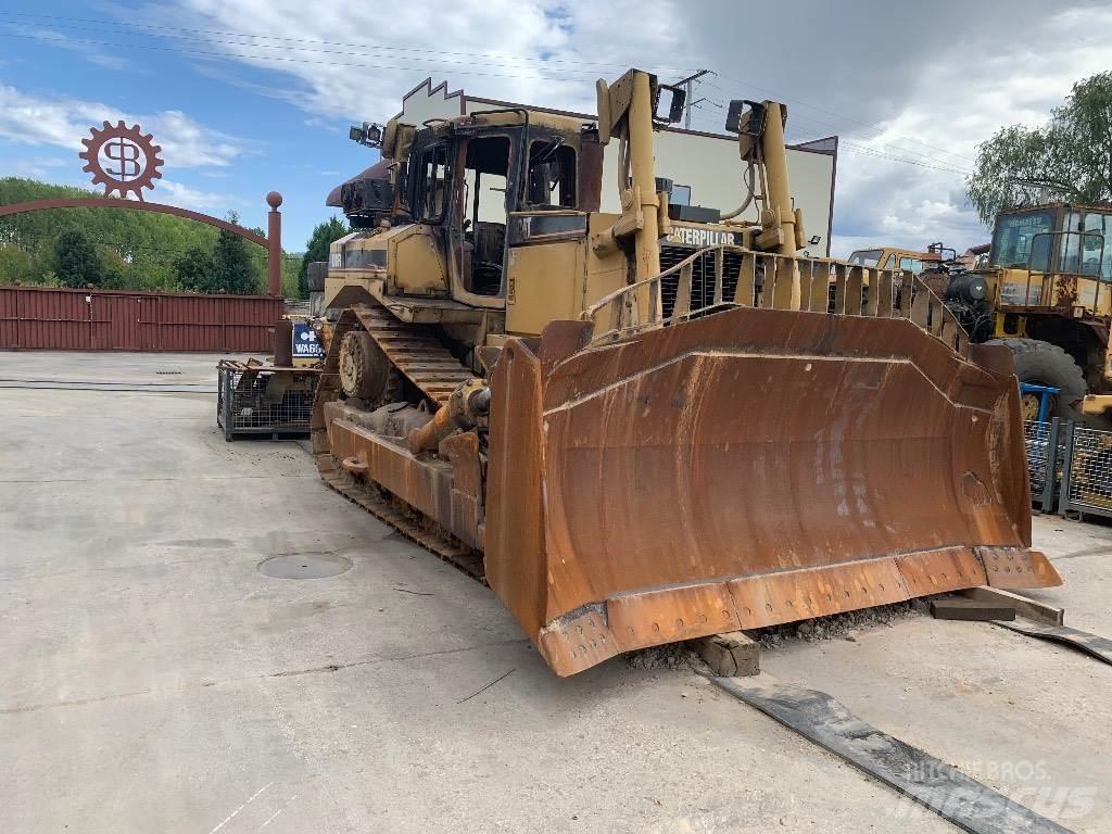 CAT D 8 R II بلدوزرات مجنزرة