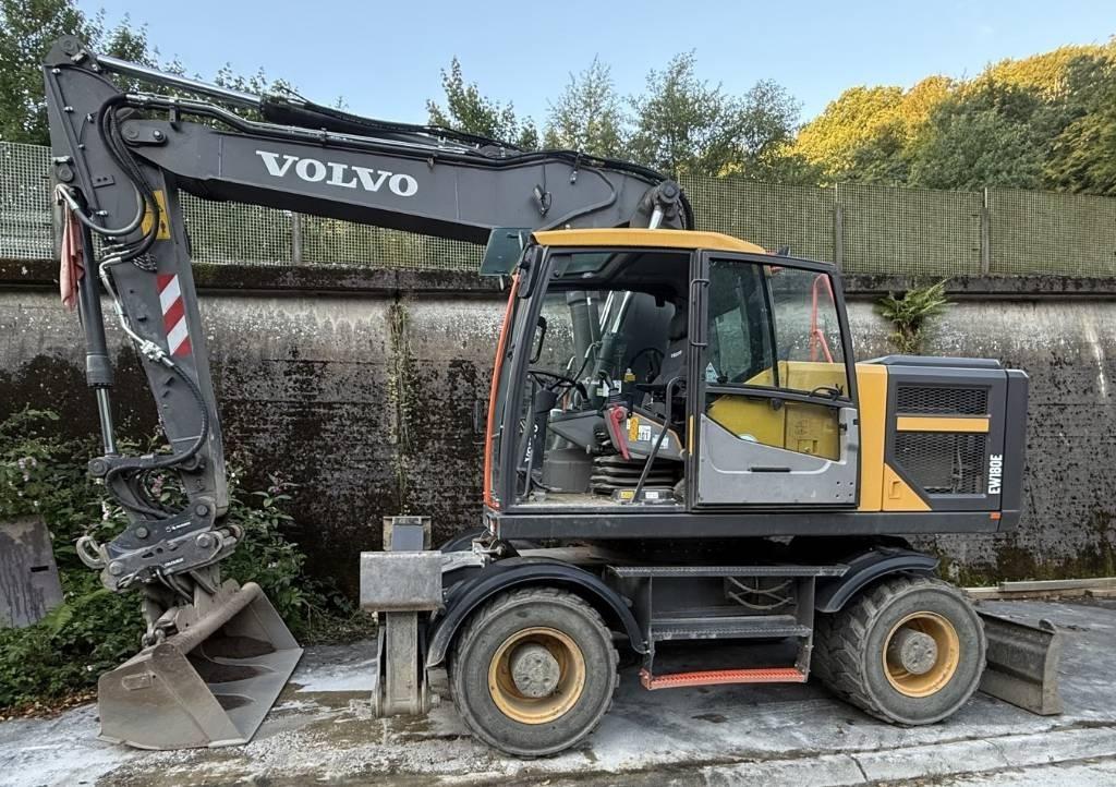 Volvo EW 180 E حفارات بعجل