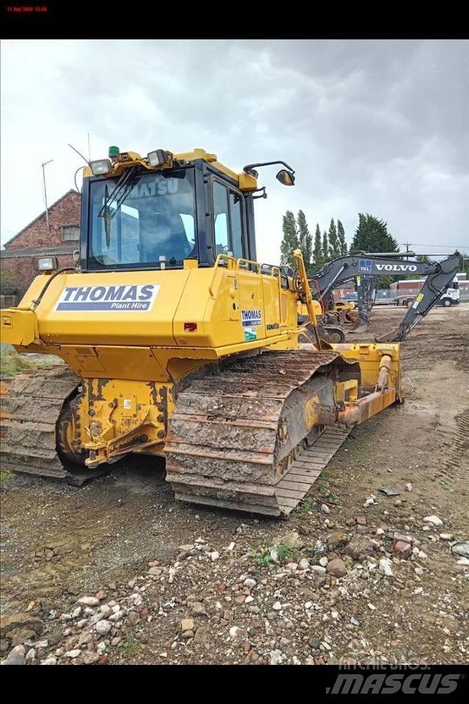 Komatsu D 65 PX-18 بلدوزرات مجنزرة