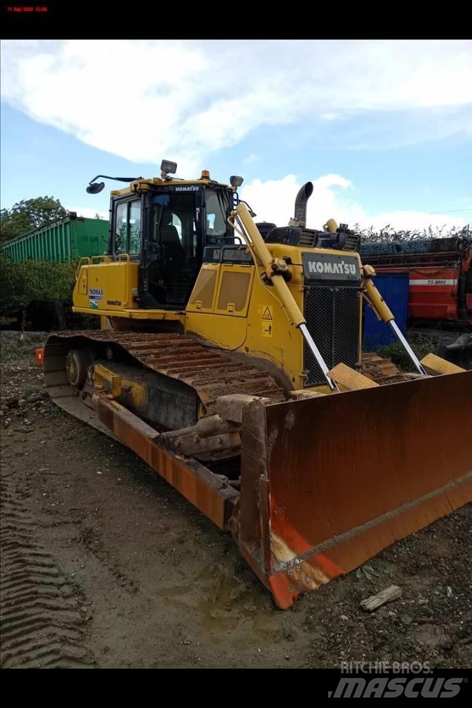 Komatsu D 65 PX-18 بلدوزرات مجنزرة