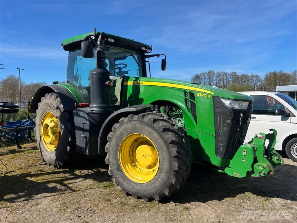 John Deere 8320 R الجرارات