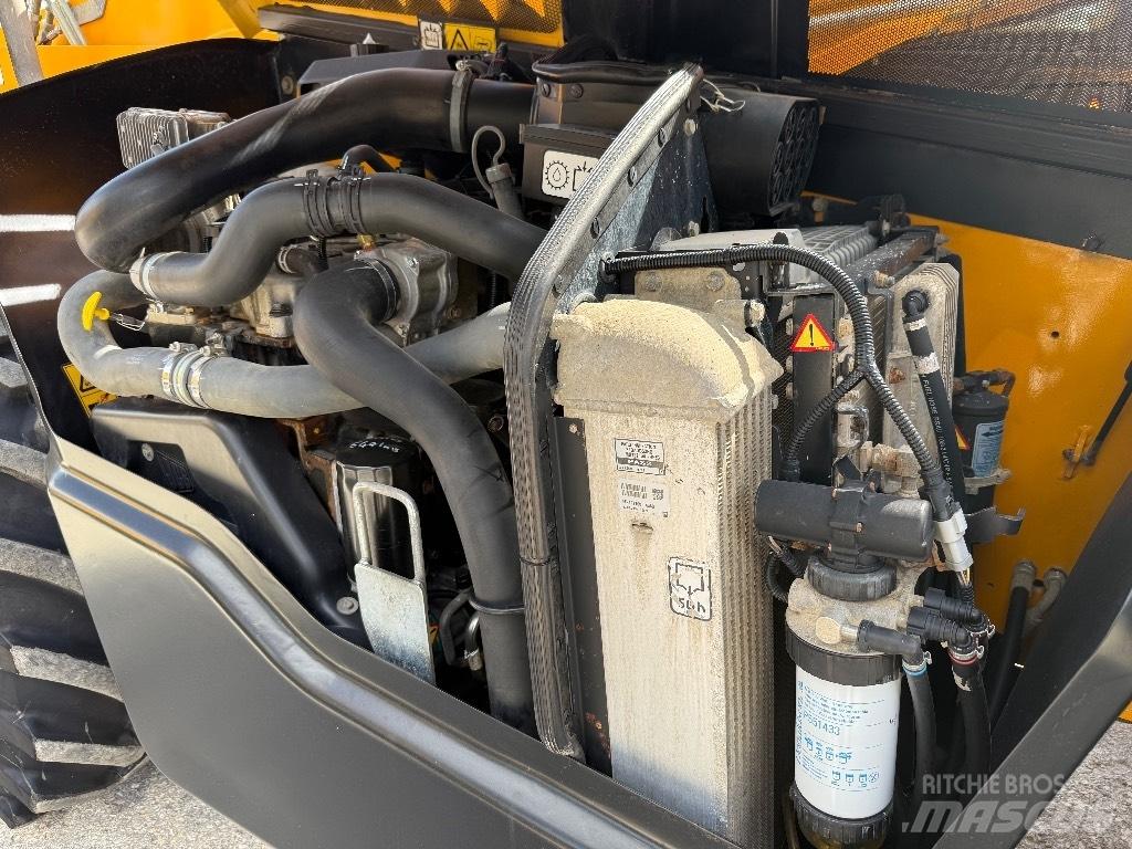 JCB 540-140 مناولات متداخلة