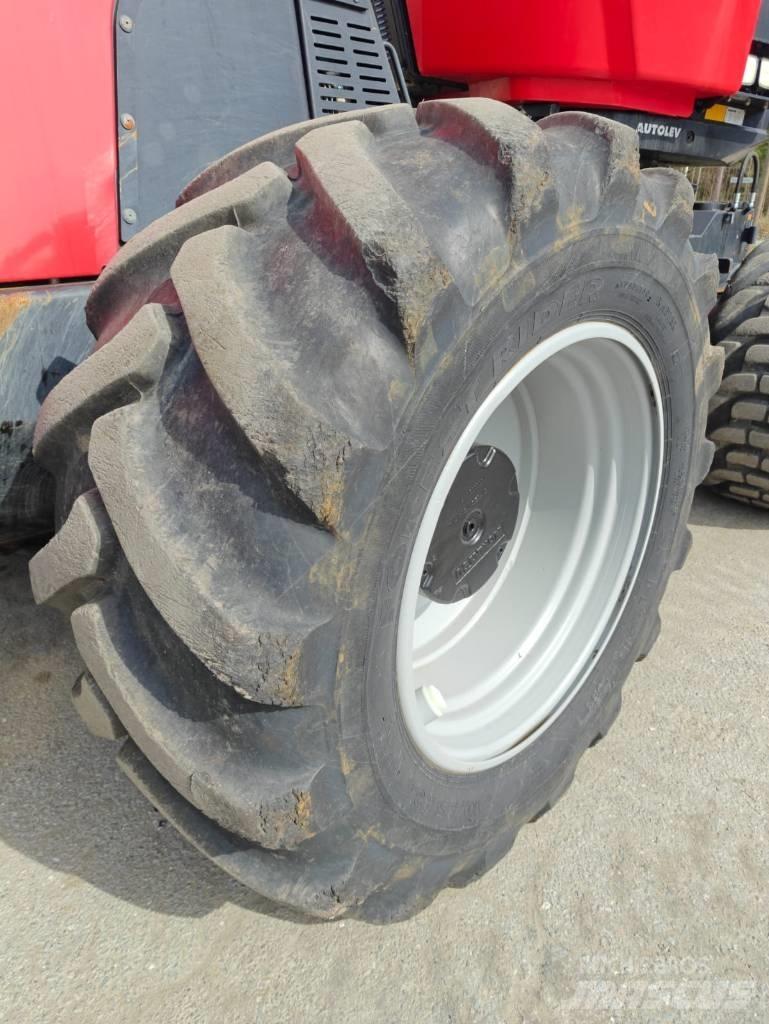 Komatsu 911 حصادات