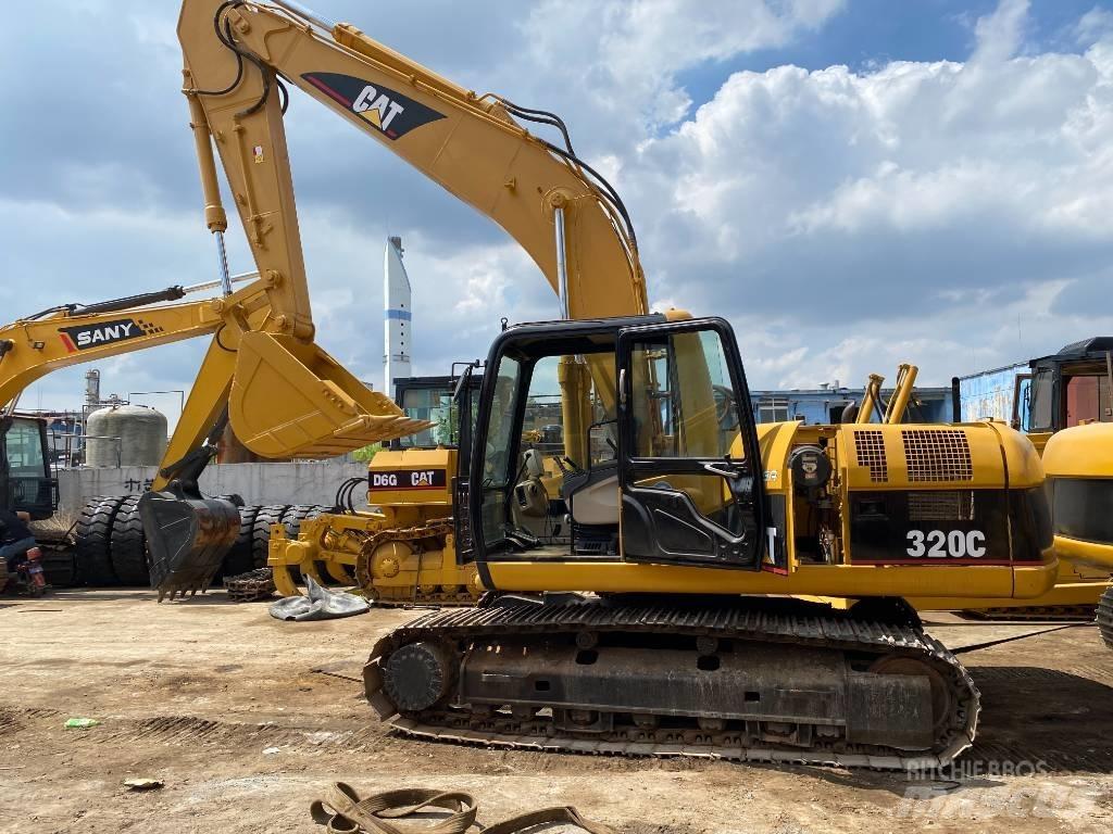 CAT 320 C حفارات زحافة