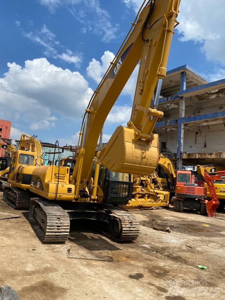 CAT 320 C حفارات زحافة