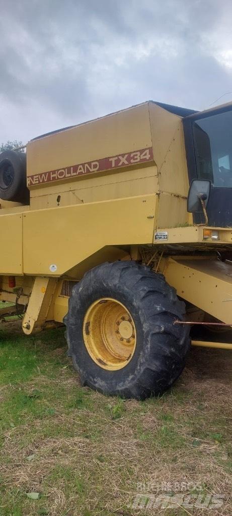 New Holland TX 34 حصادات