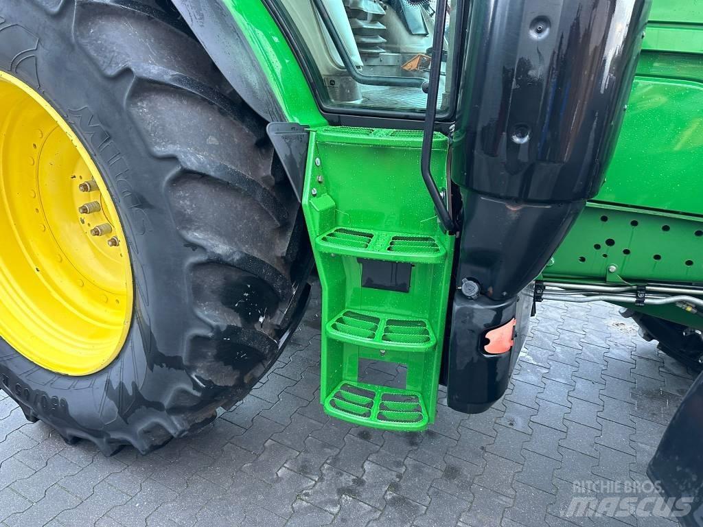 John Deere 6145 R الجرارات