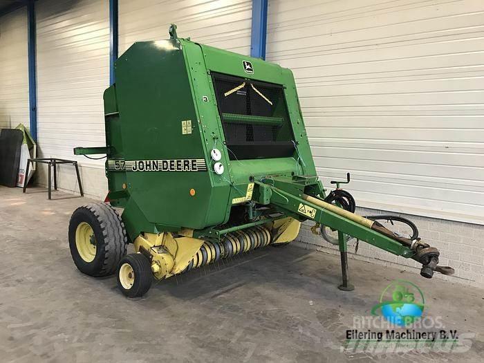 John Deere 570 حصادات الأعلاف