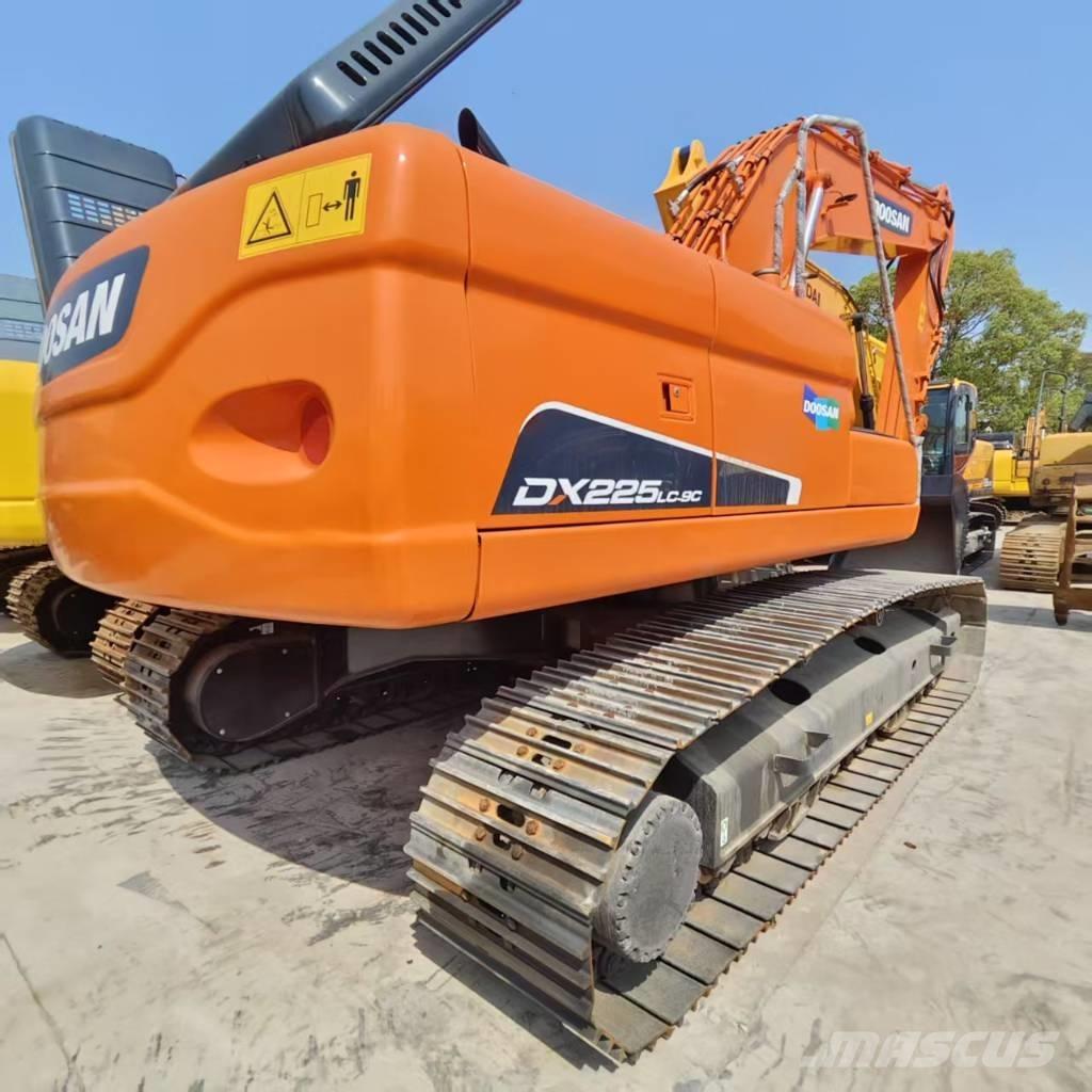 Doosan DX 225 LC حفارات زحافة