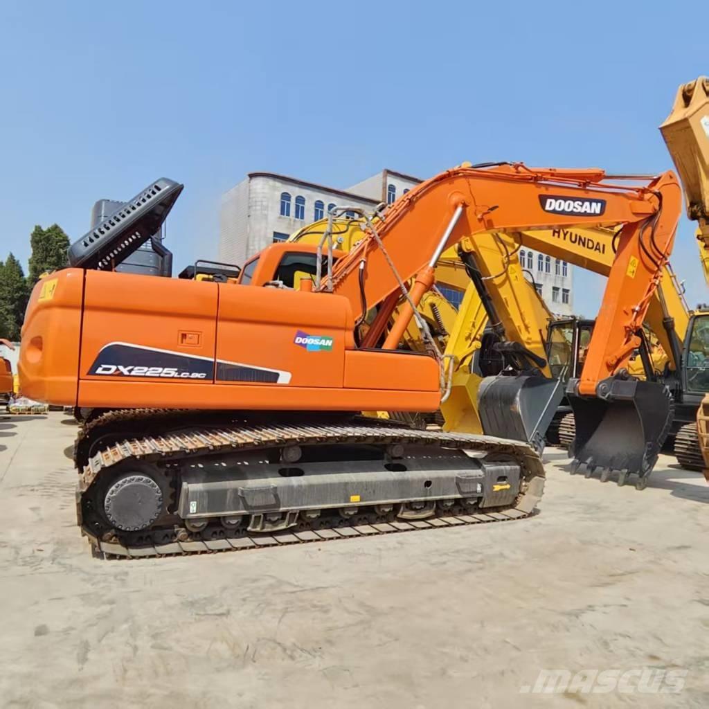 Doosan DX 225 LC حفارات زحافة