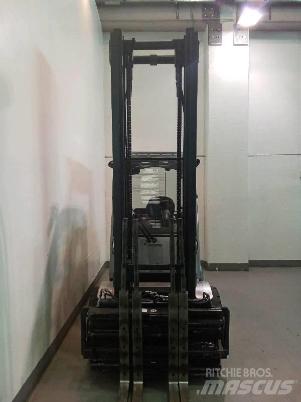 Still RX 60-40 شاحنات ذات رافعات شوكية تعمل بالكهرباء