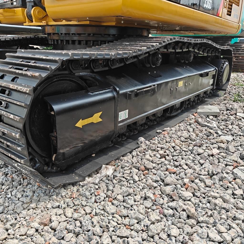 CAT 336D2 حفارات زحافة