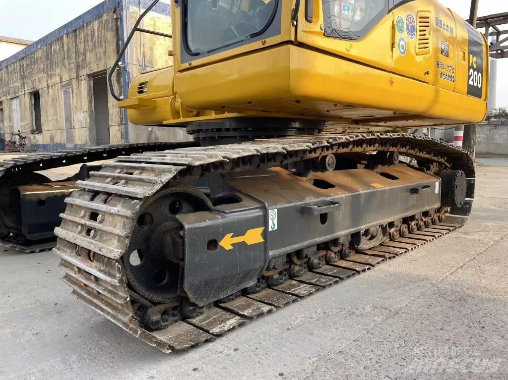 Komatsu PC 200-7 حفارات زحافة