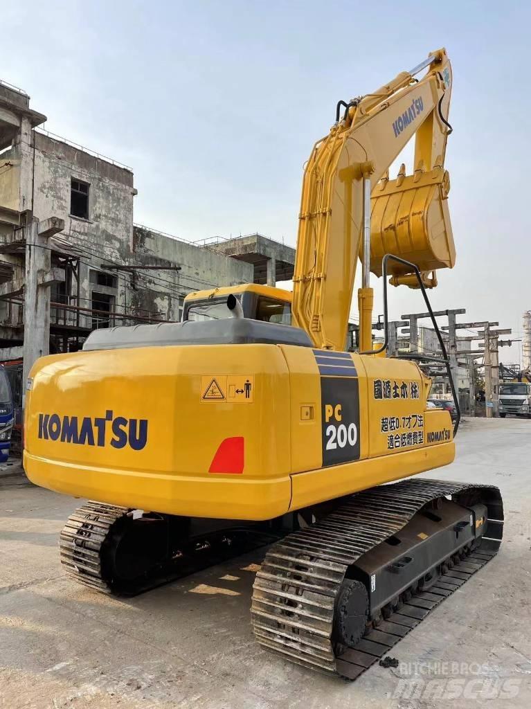 Komatsu PC 200-7 حفارات زحافة