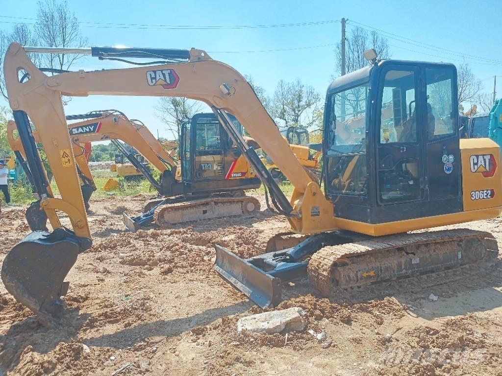 CAT 306 حفارات زحافة