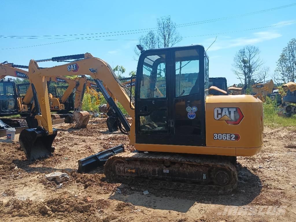 CAT 306 حفارات زحافة