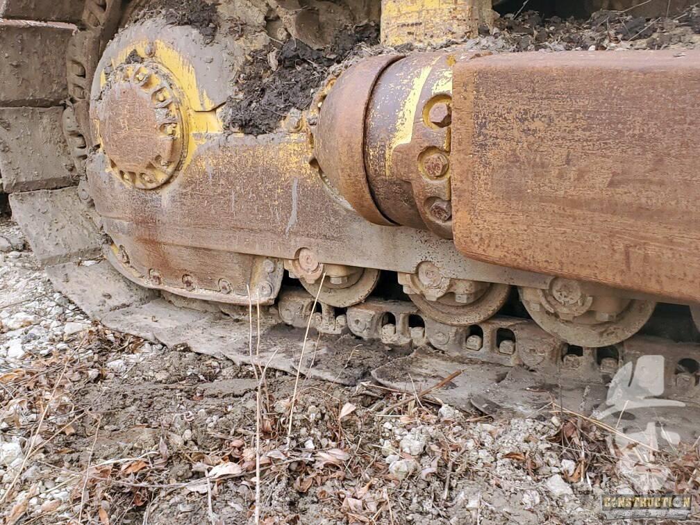 CAT D 8 K بلدوزرات مجنزرة