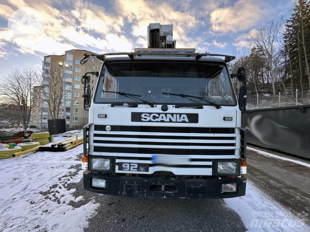 Scania P 92 M شاحنات الرافعات