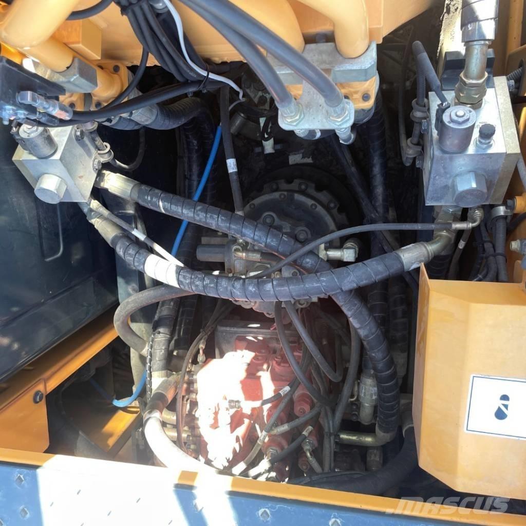 Hyundai HX220L حفارات زحافة