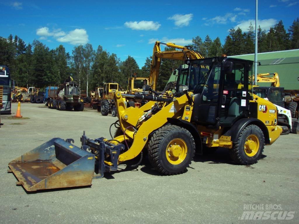 CAT 906 M لوادر بعجل